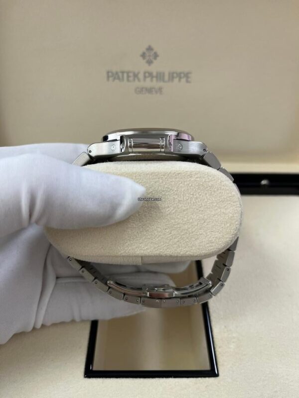 Patek Philippe Nautilus 5726/1 - Image 4